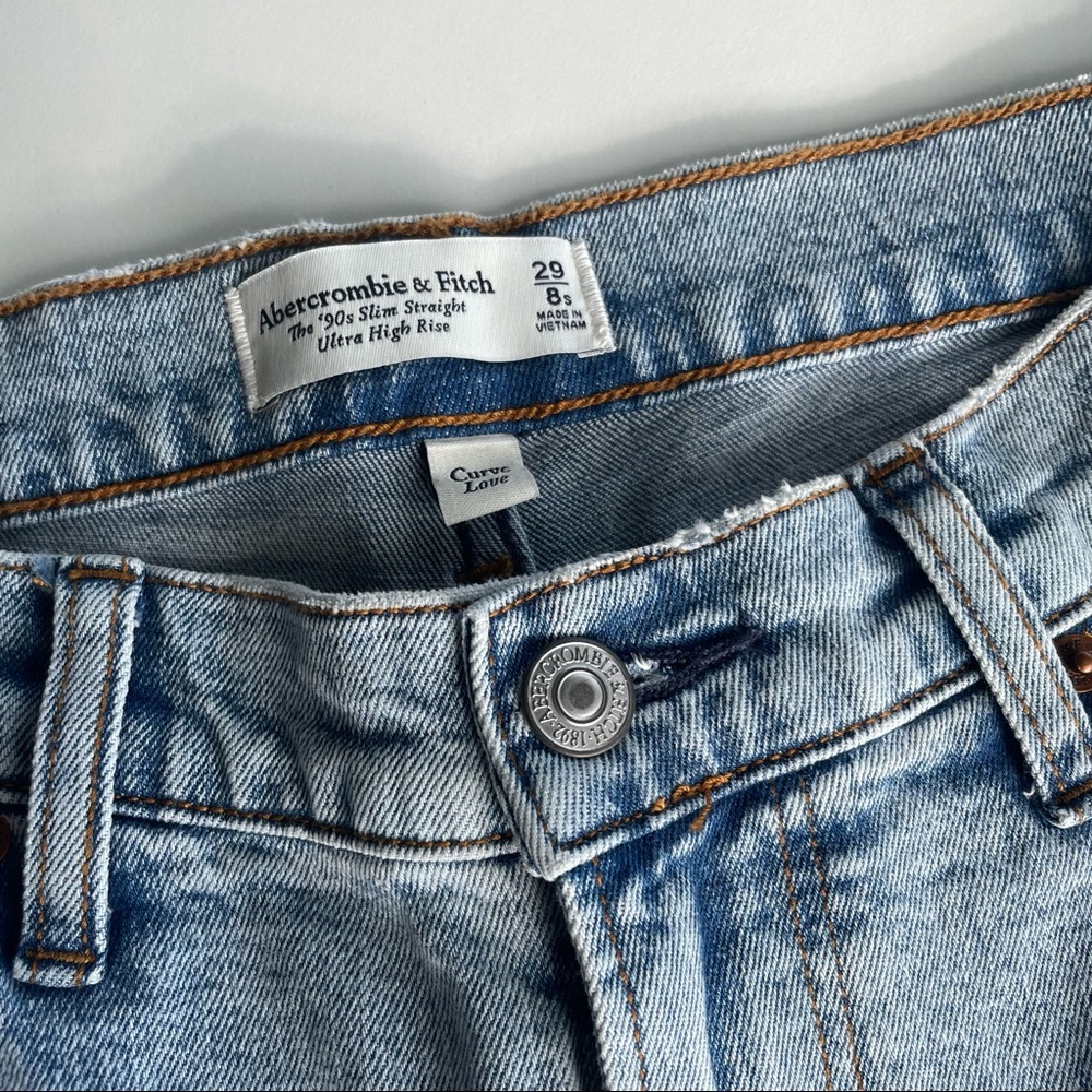 Abercrombie & Fitch Curve Love Slim Straight Jeans. Size 29 or 8 Short.